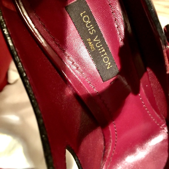 EUC FALL RUNWAY LOUIS VUITTON POLISHED WINE CALFSKIN TWO-STRAP MARYJANE PUMP - Picture 2 of 7